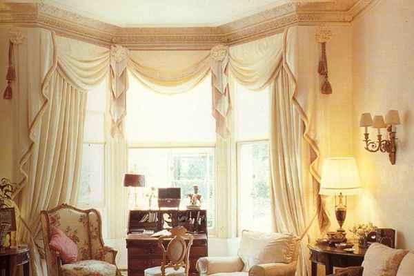 Эркерное окно — довольно оригинальное решение для любой комнаты, поэтому очень важно правильно подобрать шторы для эркера