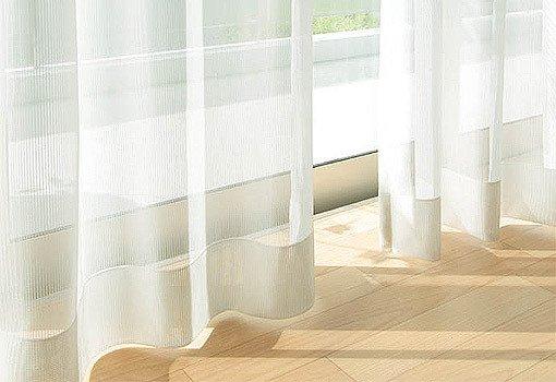 Легкая вуаль на окнах защищает от пыли