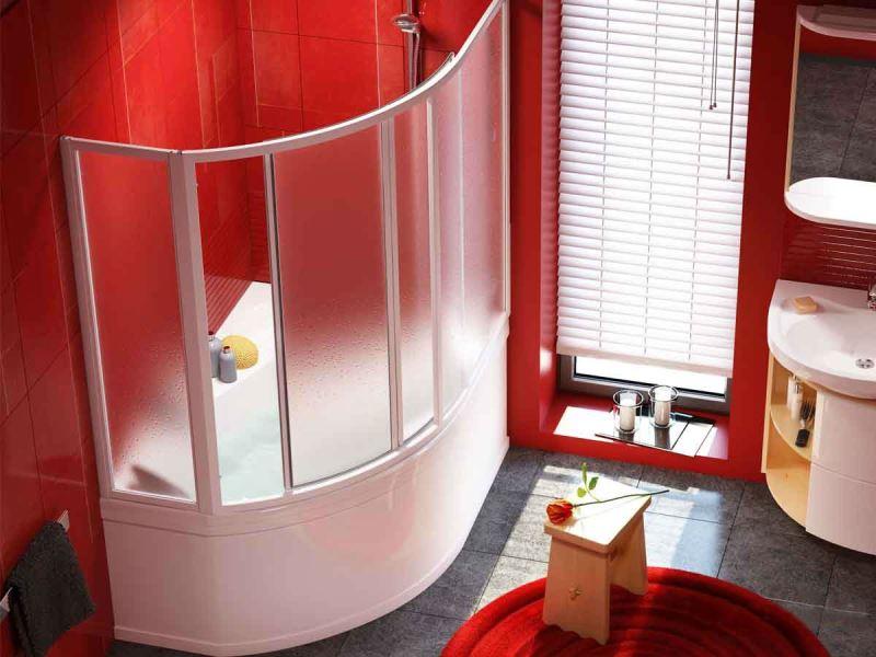 Какими бывают стеклянные раздвижные шторки для ванной? Монтаж