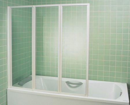 Пример стеклянной шторки для установки в ванной