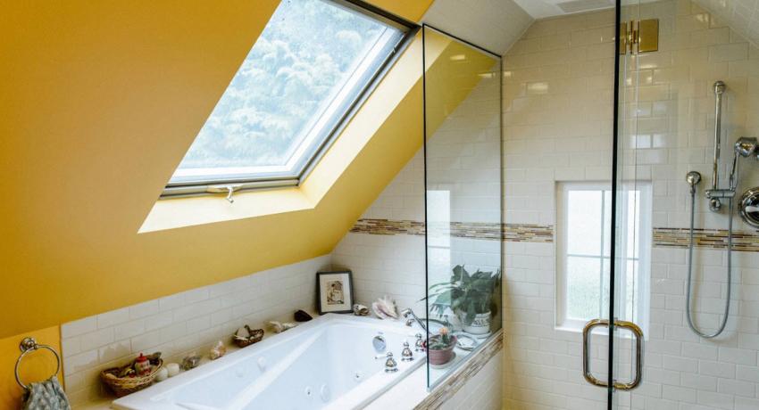 Шторка стеклянная для ванной: надежная и практичная защита от влаги