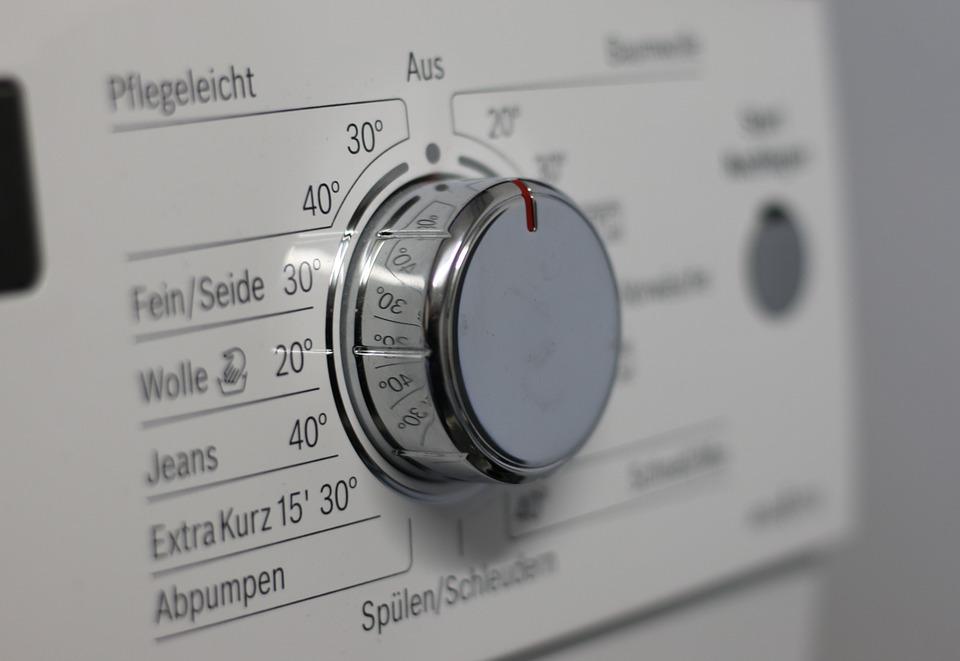При использовании стиральной машины нужно выбирать деликатный режим стирки