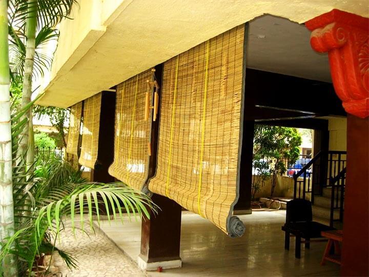 Бамбуковые шторы на веранде
