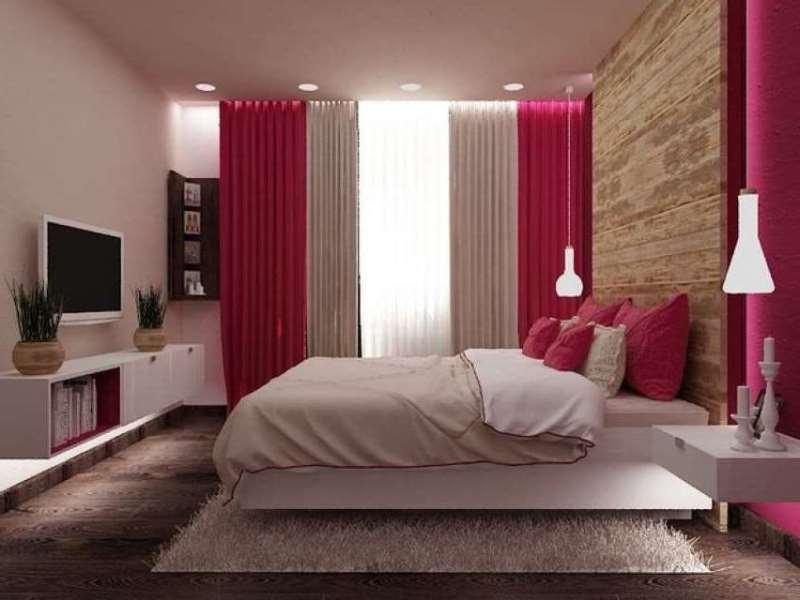 малиновые шторы в интерьере спальни