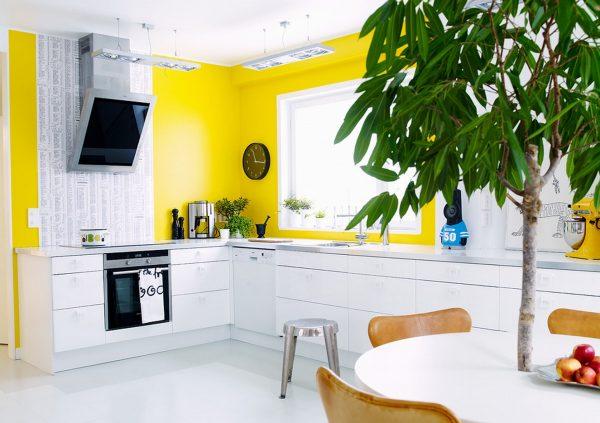 Желтая отделка кухонных стен: идеи для гармоничного интерьера