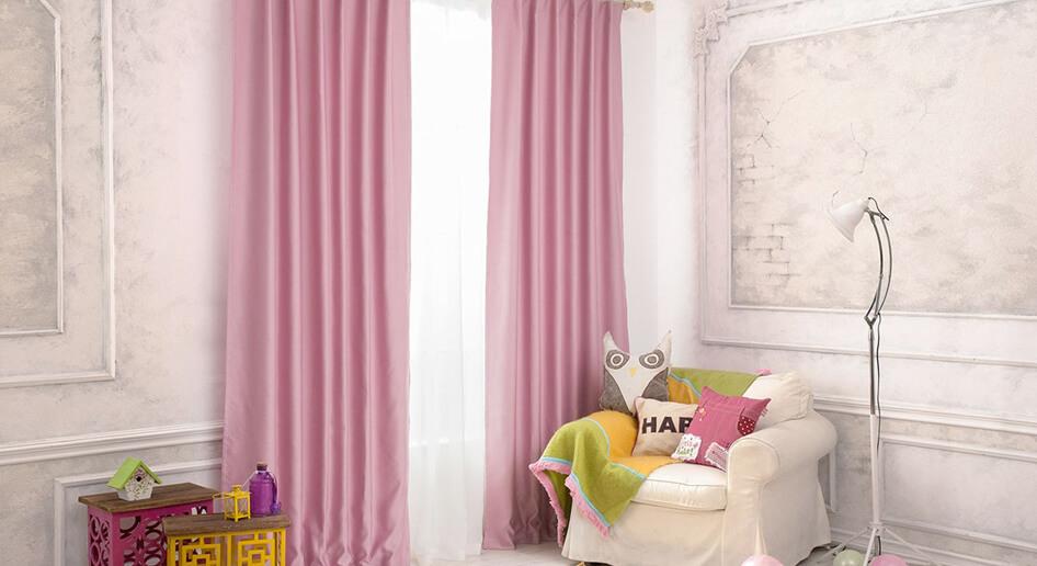Оттенки розового цвета создают великолепные комбинации с голубым и желтым.